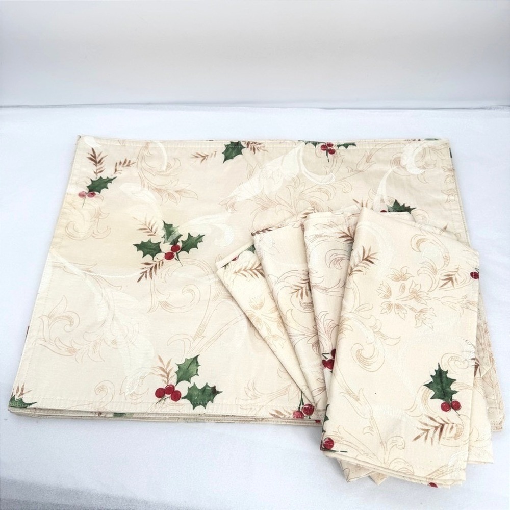 Liz Claiborne Placemats & Napkins SET of 4 Holly Berry Damask XMAS Table Decor